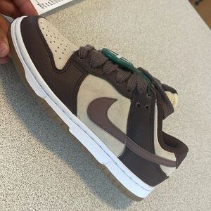 Nike size 5 women’s dunk low